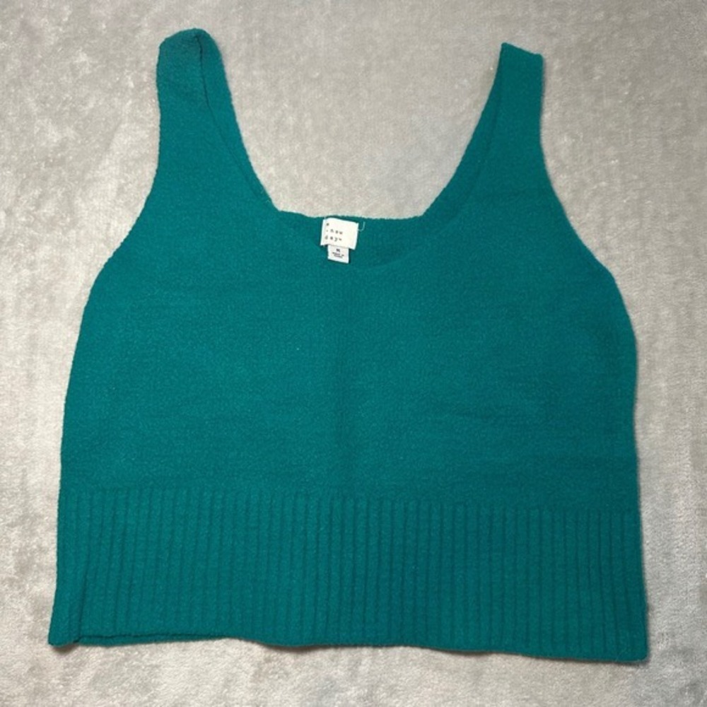A New Day Green Fuzzy Crop Sweater Tank M Knit Sleeveless V Neck Academia Preppy